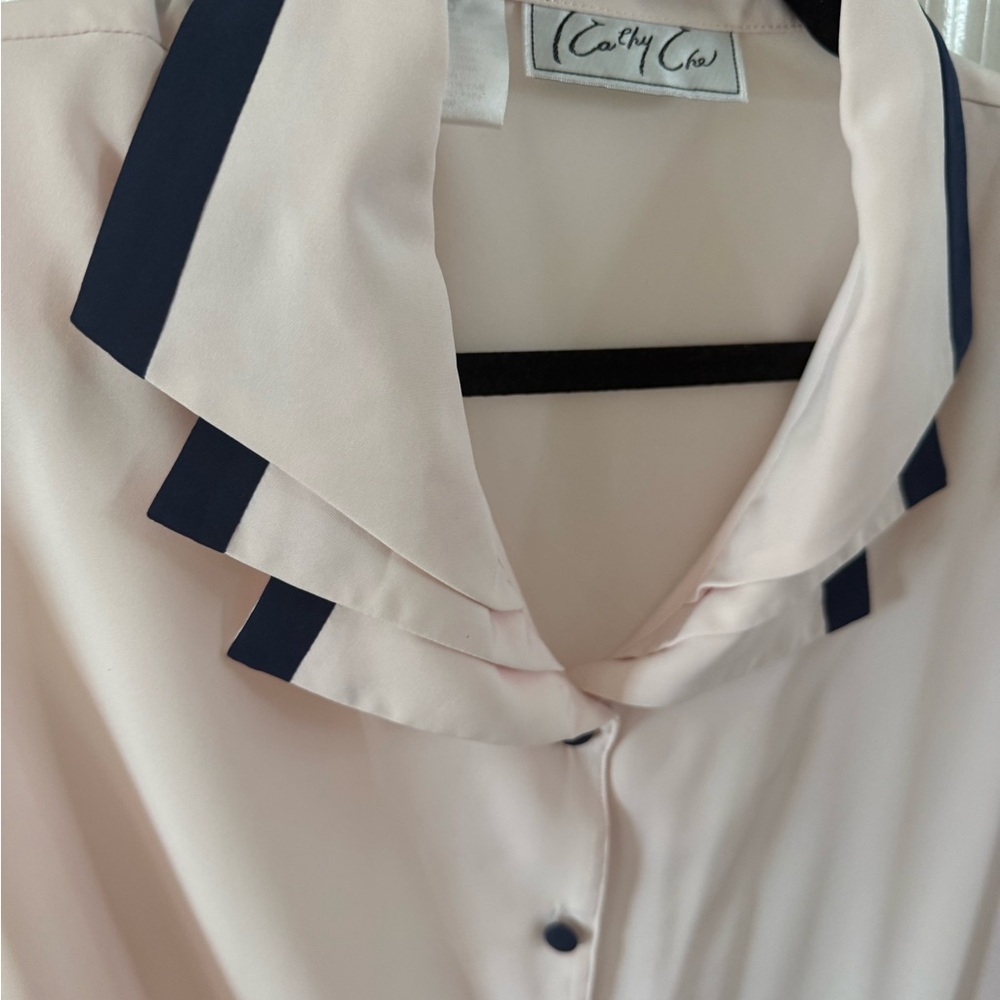 Chic Cream Button-Down Shirt with Navy Trim - Picture 3 of 6
